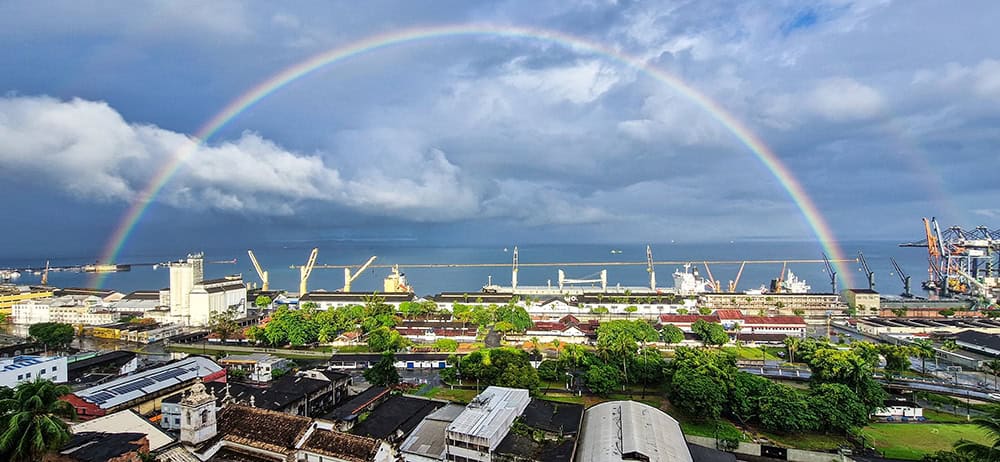 Arco-íris sobre o porto de Salvador (BA)
