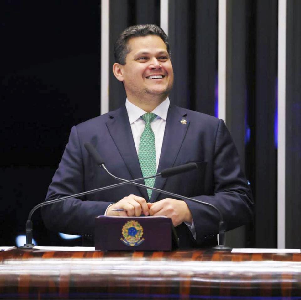 Davi Alcolumbre sorrindo