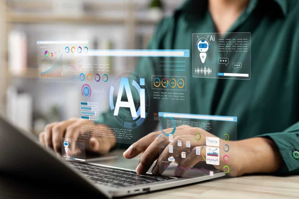 Mulher digitando em um notebook com os dizeres "IA" projetado