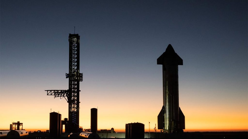 Starship da SpaceX em plataforma de lançamento