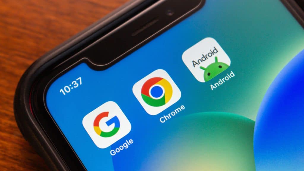 Ícones do Google, Chrome e Android em tela inicial de um iPhone