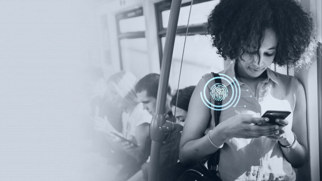 imagem alusiva a acesso ao celular de uma mulher no ônibus com leitura de digitais