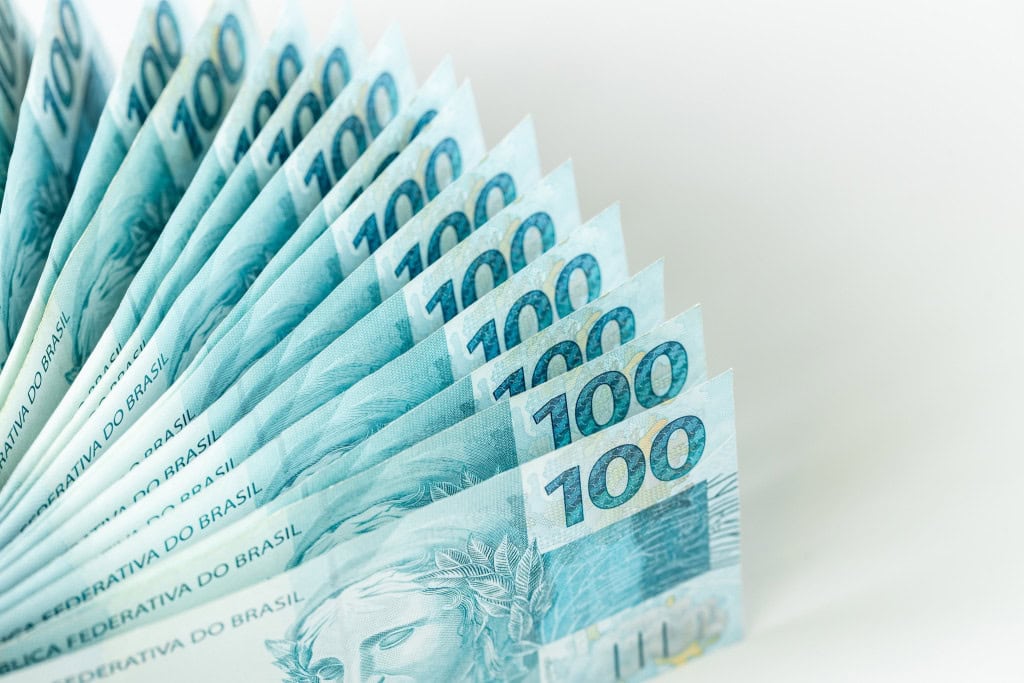 Várias notas de R$ 100