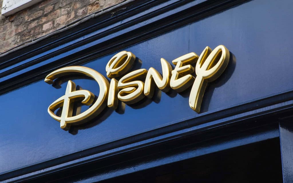 Logo da Disney em uma fachada