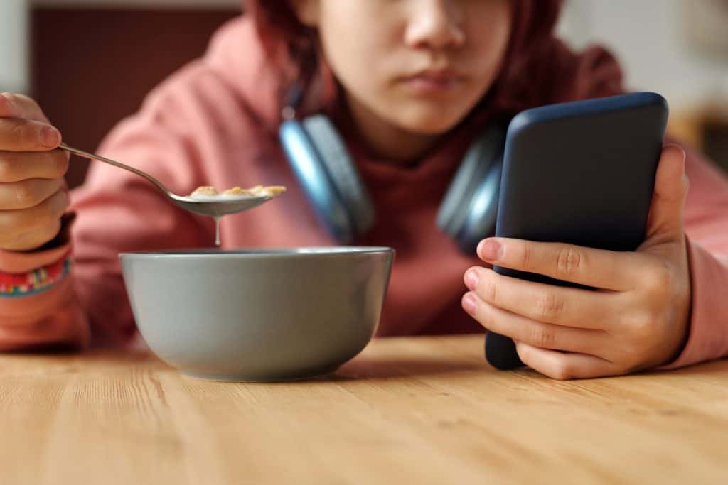 adolescente celular
