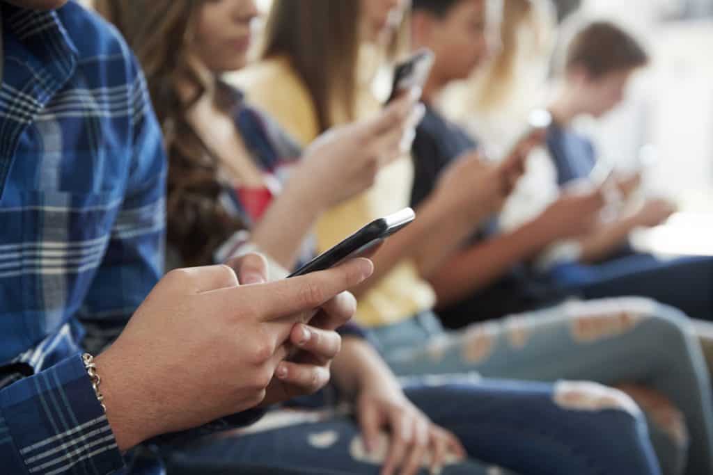 crianças celular