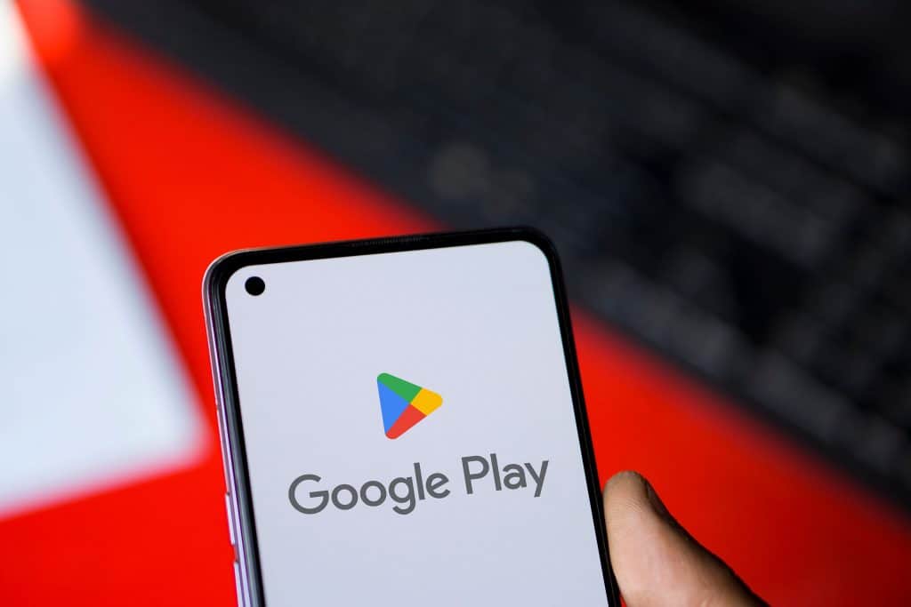 Logotipo do Google Play em um smartphone
